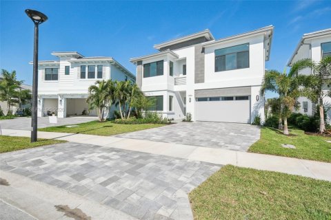 Casa en alquiler en Palm Beach Gardens, Florida, 5 dormitorios, 396.41 m2 № 2026423 - foto 4