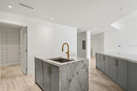 Condominio en alquiler en Tampa, Florida, 3 dormitorios, 223.34 m2 № 2314155 - foto 12