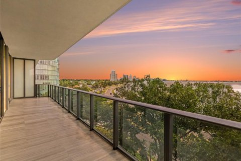 Condominio en alquiler en Tampa, Florida, 3 dormitorios, 223.34 m2 № 2314155 - foto 2