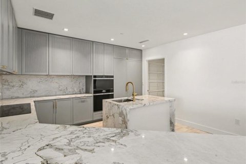 Condominio en alquiler en Tampa, Florida, 3 dormitorios, 223.34 m2 № 2314155 - foto 11