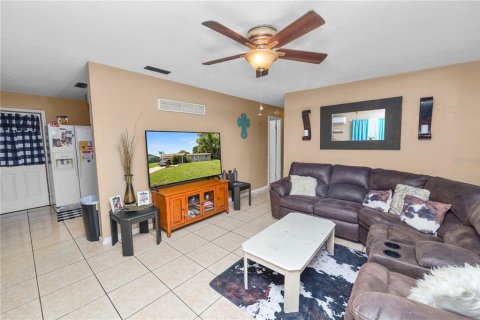 Villa ou maison à vendre à Auburndale, Floride: 4 chambres, 95.32 m2 № 2232176 - photo 6