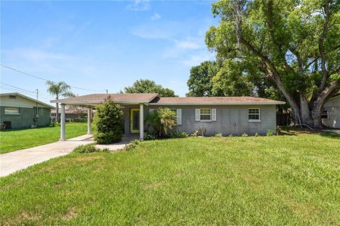 House in Auburndale, Florida 4 bedrooms, 95.32 sq.m. № 2232176