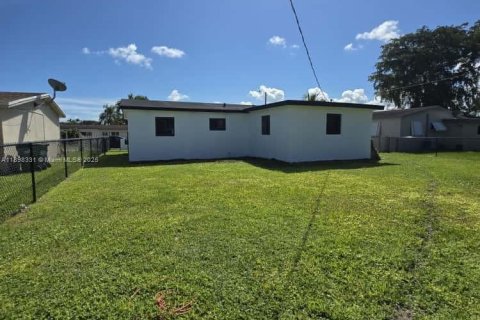 House in Goulds, Florida 4 bedrooms, 129.13 sq.m. № 1953266 - photo 20