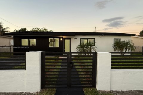 House in Goulds, Florida 4 bedrooms, 129.13 sq.m. № 1953266 - photo 3