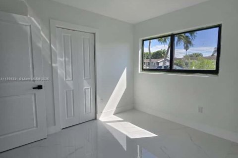 House in Goulds, Florida 4 bedrooms, 129.13 sq.m. № 1953266 - photo 17