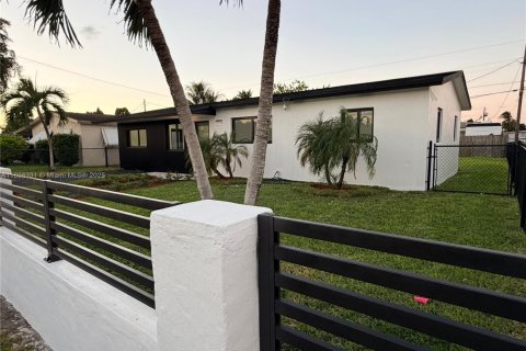 House in Goulds, Florida 4 bedrooms, 129.13 sq.m. № 1953266 - photo 4