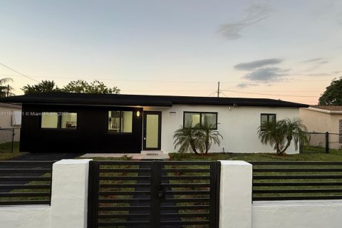 House in Goulds, Florida 4 bedrooms, 129.13 sq.m. № 1953266 - photo 2