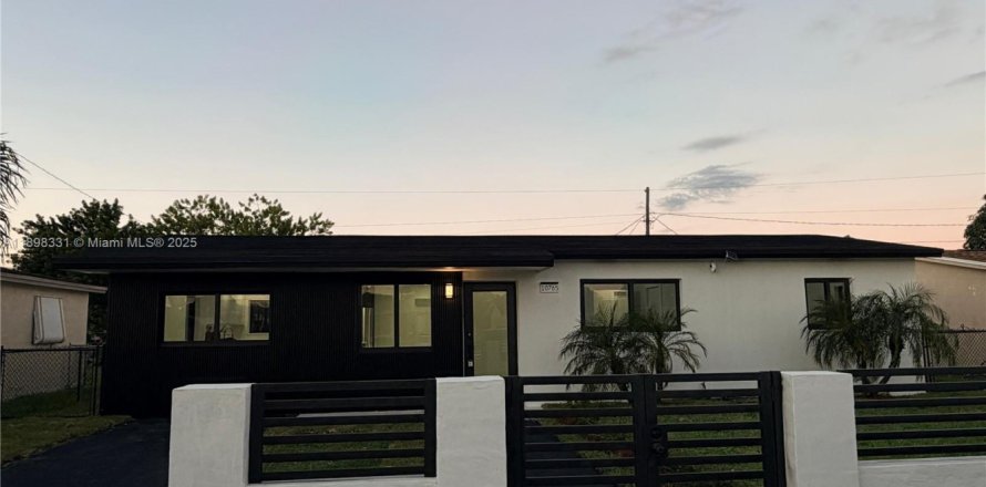 House in Goulds, Florida 4 bedrooms, 129.13 sq.m. № 1953266