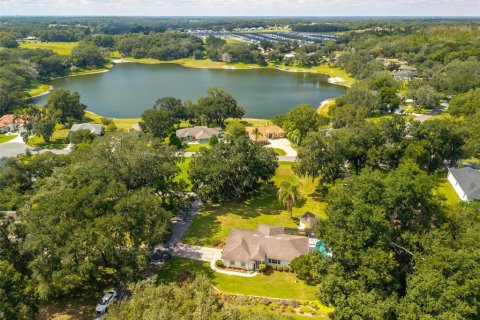 House in Lady Lake, Florida 3 bedrooms, 148.74 sq.m. № 2393840