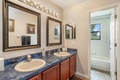 Casa en venta en Orlando, Florida, 4 dormitorios, 219.81 m2 № 1914147 - foto 24