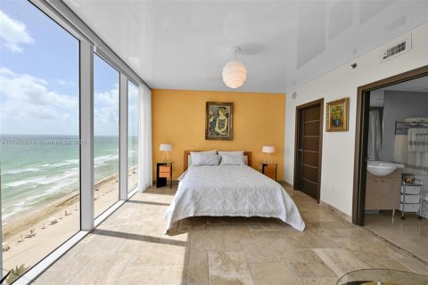 Condominio en venta en Hallandale Beach, Florida, 3 dormitorios, 191.84 m2 № 1655931 - foto 19