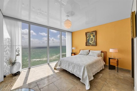 Condominio en venta en Hallandale Beach, Florida, 3 dormitorios, 191.84 m2 № 1655931 - foto 16