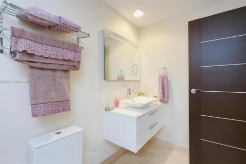 Condominio en venta en Hallandale Beach, Florida, 3 dormitorios, 191.84 m2 № 1655931 - foto 20