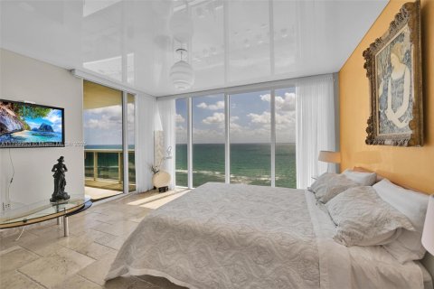 Condominio en venta en Hallandale Beach, Florida, 3 dormitorios, 191.84 m2 № 1655931 - foto 17