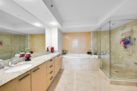 Condominio en venta en Hallandale Beach, Florida, 3 dormitorios, 191.84 m2 № 1655931 - foto 14