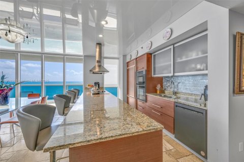 Condominio en venta en Hallandale Beach, Florida, 3 dormitorios, 191.84 m2 № 1655931 - foto 7
