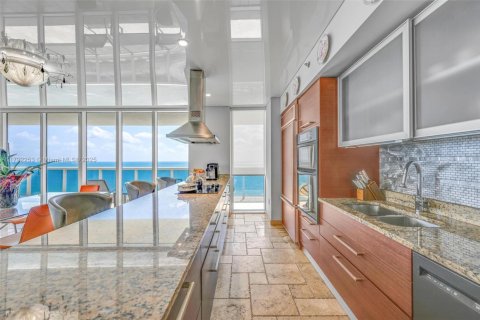 Condominio en venta en Hallandale Beach, Florida, 3 dormitorios, 191.84 m2 № 1655931 - foto 8