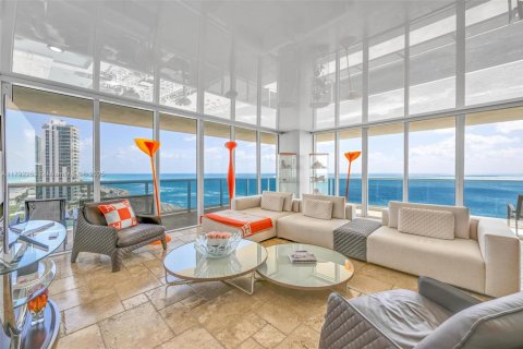 Condominio en venta en Hallandale Beach, Florida, 3 dormitorios, 191.84 m2 № 1655931 - foto 3