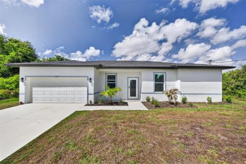 House in Port Charlotte, Florida 4 bedrooms, 149.29 sq.m. № 2097772