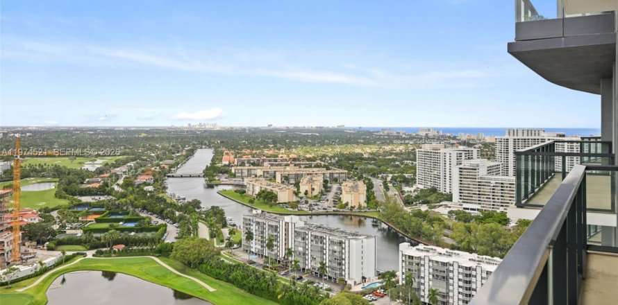 Apartment in Hallandale Beach, Florida 1 bedroom, 79.8 sq.m. № 2042932