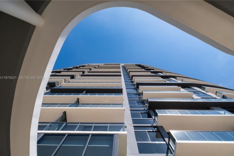 Apartment in Hallandale Beach, Florida 1 bedroom, 79.8 sq.m. № 2042932 - photo 30