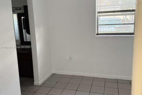 Apartamento en alquiler en Miami, Florida, 1 dormitorio № 2006509 - foto 3