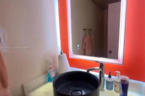 Condo in Lauderhill, Florida, 1 bedroom  № 1991654 - photo 13