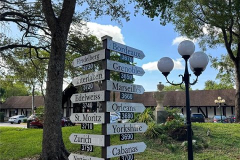 Condo in Lauderhill, Florida, 1 bedroom  № 1991654 - photo 17