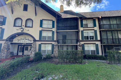 Condo in Lauderhill, Florida, 1 bedroom  № 1991654 - photo 3