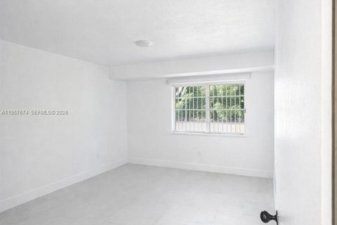 Casa en alquiler en North Port, Florida, 3 dormitorios, 124.49 m2 № 2011357 - foto 5