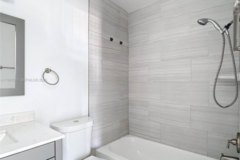 Casa en alquiler en North Port, Florida, 3 dormitorios, 124.49 m2 № 2011357 - foto 28