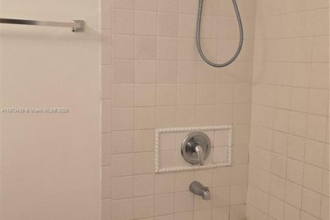 Condo in Homestead, Florida, 2 bedrooms  № 1921359 - photo 11