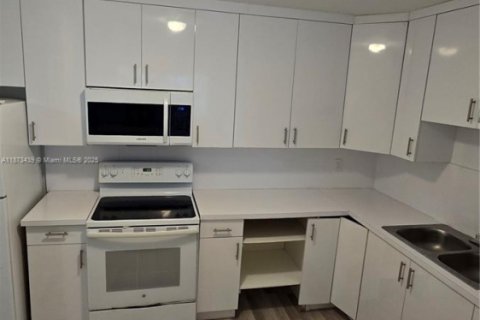 Condo in Homestead, Florida, 2 bedrooms  № 1921359 - photo 1