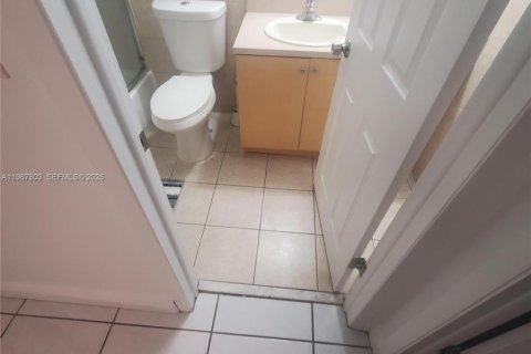 Снять в аренду кондоминиум в Майами-Лейкс, Флорида 1 спальня, 50.54м2, № 2048995 - фото 6