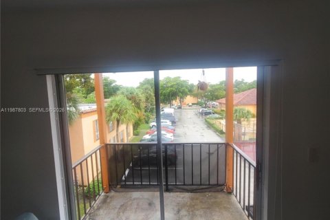 Снять в аренду кондоминиум в Майами-Лейкс, Флорида 1 спальня, 50.54м2, № 2048995 - фото 19