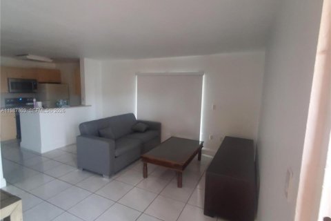 Снять в аренду кондоминиум в Майами-Лейкс, Флорида 1 спальня, 50.54м2, № 2048995 - фото 3