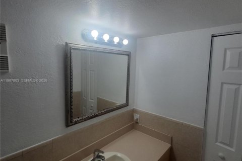 Снять в аренду кондоминиум в Майами-Лейкс, Флорида 1 спальня, 50.54м2, № 2048995 - фото 11