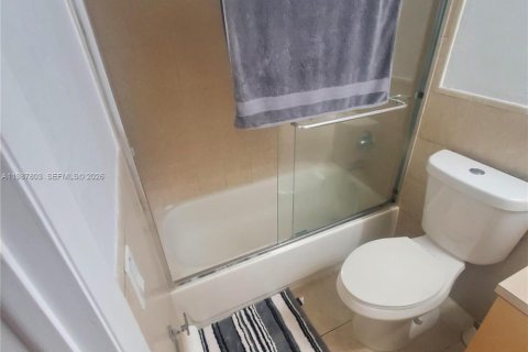 Снять в аренду кондоминиум в Майами-Лейкс, Флорида 1 спальня, 50.54м2, № 2048995 - фото 9