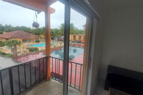 Снять в аренду кондоминиум в Майами-Лейкс, Флорида 1 спальня, 50.54м2, № 2048995 - фото 18