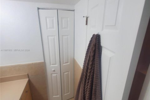 Снять в аренду кондоминиум в Майами-Лейкс, Флорида 1 спальня, 50.54м2, № 2048995 - фото 12