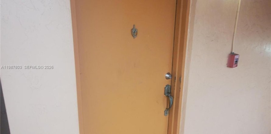 Кондоминиум с 1 спальней в Майами-Лейкс, Флорида № 2048995