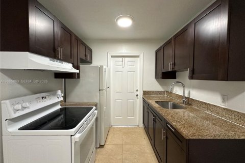 Appartement à louer à Pompano Beach, Floride: 2 chambres № 2385080 - photo 2