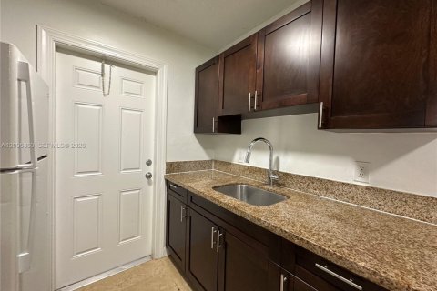 Appartement à louer à Pompano Beach, Floride: 2 chambres № 2385080 - photo 3
