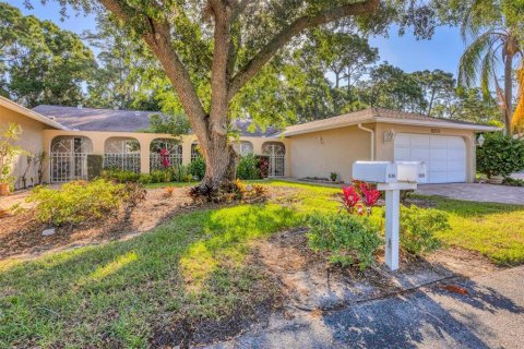 House in Sarasota, Florida 2 bedrooms, 137.03 sq.m. № 2198636 - photo 2