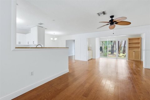 House in Sarasota, Florida 2 bedrooms, 137.03 sq.m. № 2198636 - photo 12