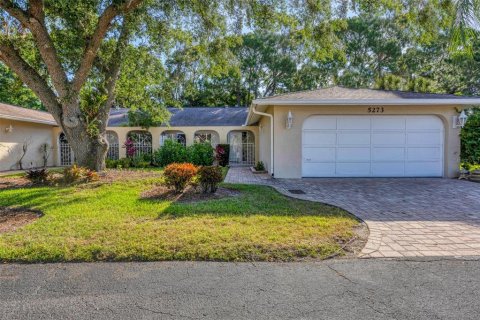 House in Sarasota, Florida 2 bedrooms, 137.03 sq.m. № 2198636