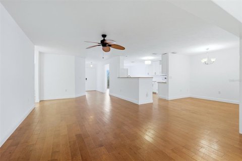 House in Sarasota, Florida 2 bedrooms, 137.03 sq.m. № 2198636 - photo 13