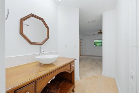 House in Sarasota, Florida 2 bedrooms, 137.03 sq.m. № 2198636 - photo 8