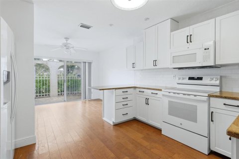 House in Sarasota, Florida 2 bedrooms, 137.03 sq.m. № 2198636 - photo 5