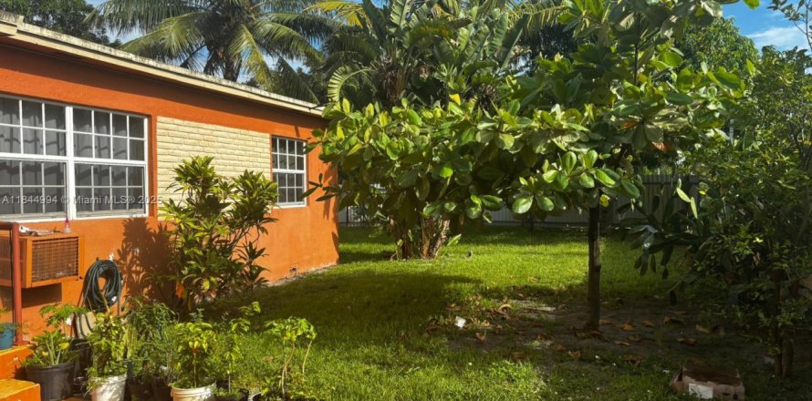 Casa en Miami, Florida 3 dormitorios, 91.42 m2 № 1844003